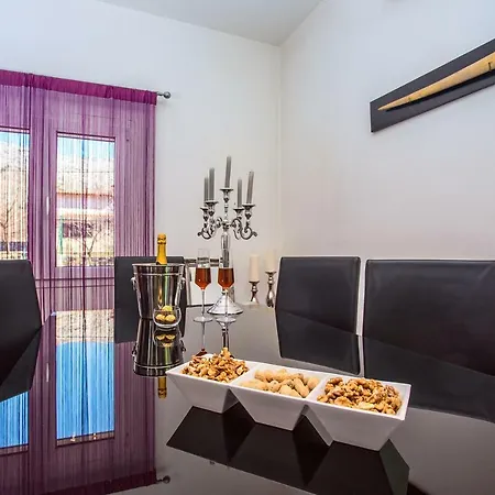 بيت للعطل Quiet House With Garden