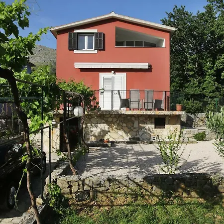 Quiet House With Garden * سبليت