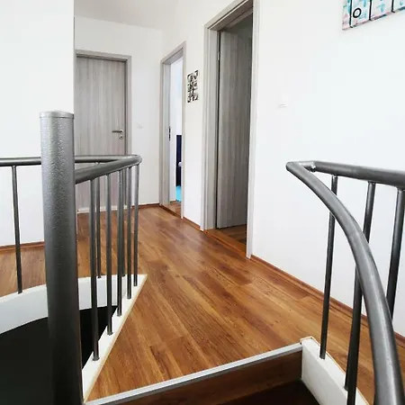 بيت للعطل Quiet House With Garden *